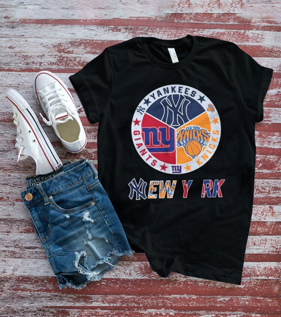 New York Yankees Giants Knicks Circle Yankees Giants Knicks New York T-Shirt
