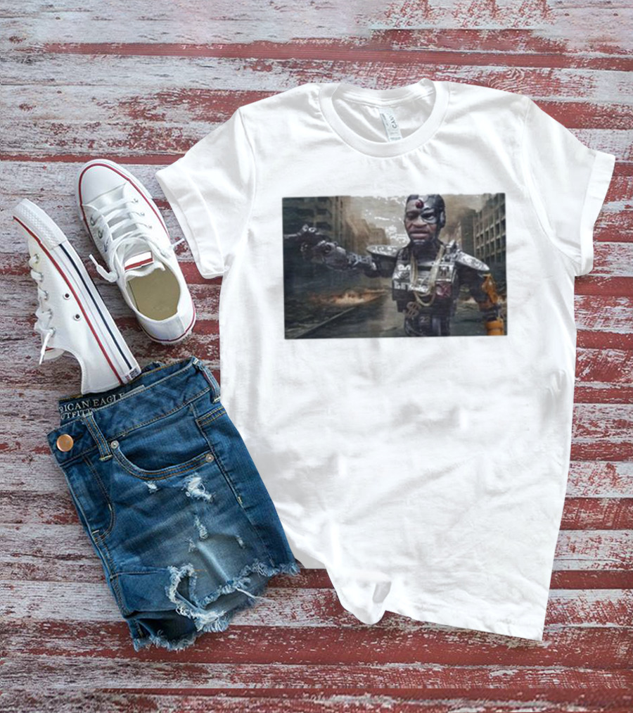 Errl Gangsta Droyd Robot Cyborg In Post-Apocalyptic City Scene T-Shirt