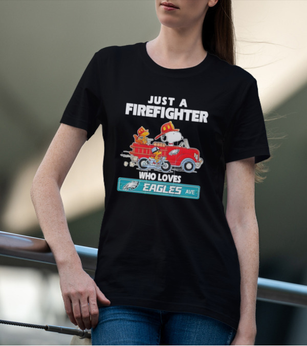 Just A Firefighter Snoopy Who Loves Eagles Ave T-Shirt