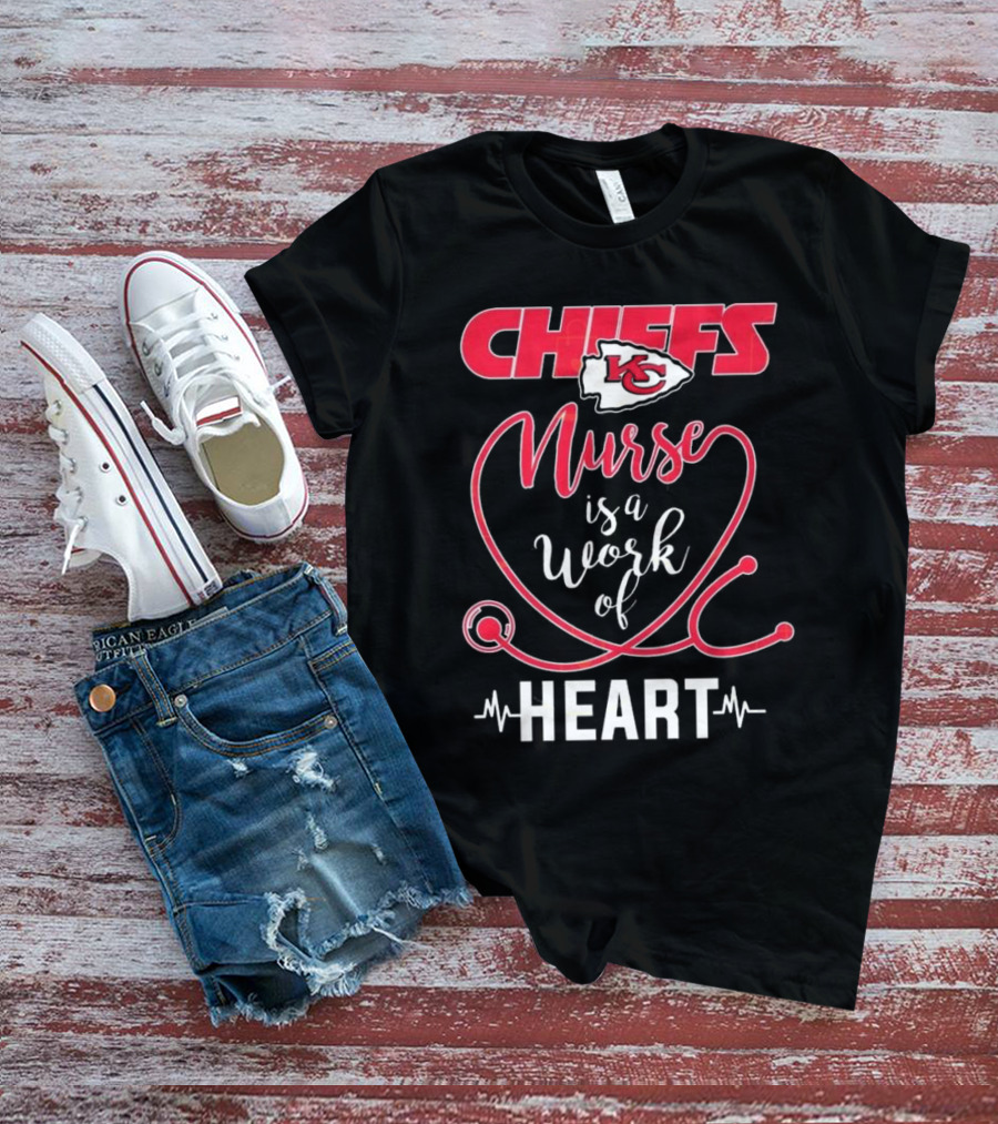 Kansas City Chiefs Nurse Is A Work Of Heart With Arrowhead Logo And Stethoscope Design T-Shirt