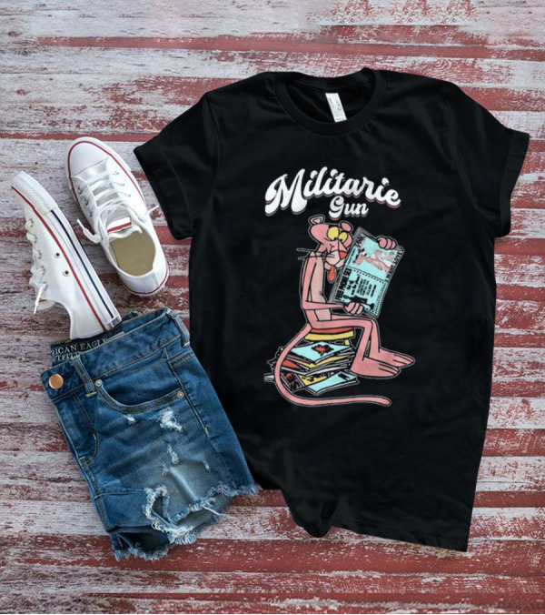 Militarie Gun Pink Panther Reading Comics T-Shirt