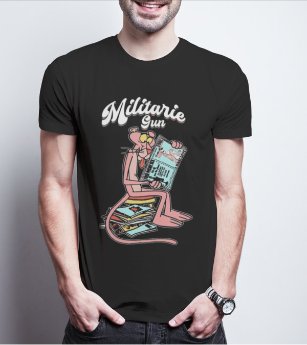 Militarie Gun Pink Panther Reading Comics T-Shirt