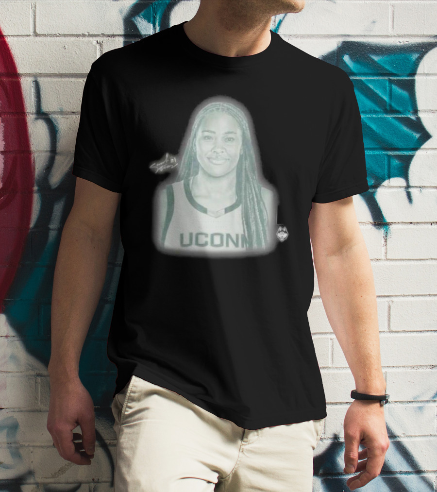 Sarah Strong UConn Huskies Signature Pencil Drawing T-Shirt