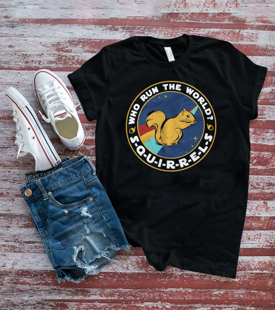 WHO RUN THE WORLD SQUIRRELS Retro Style Bold Circular T-Shirt
