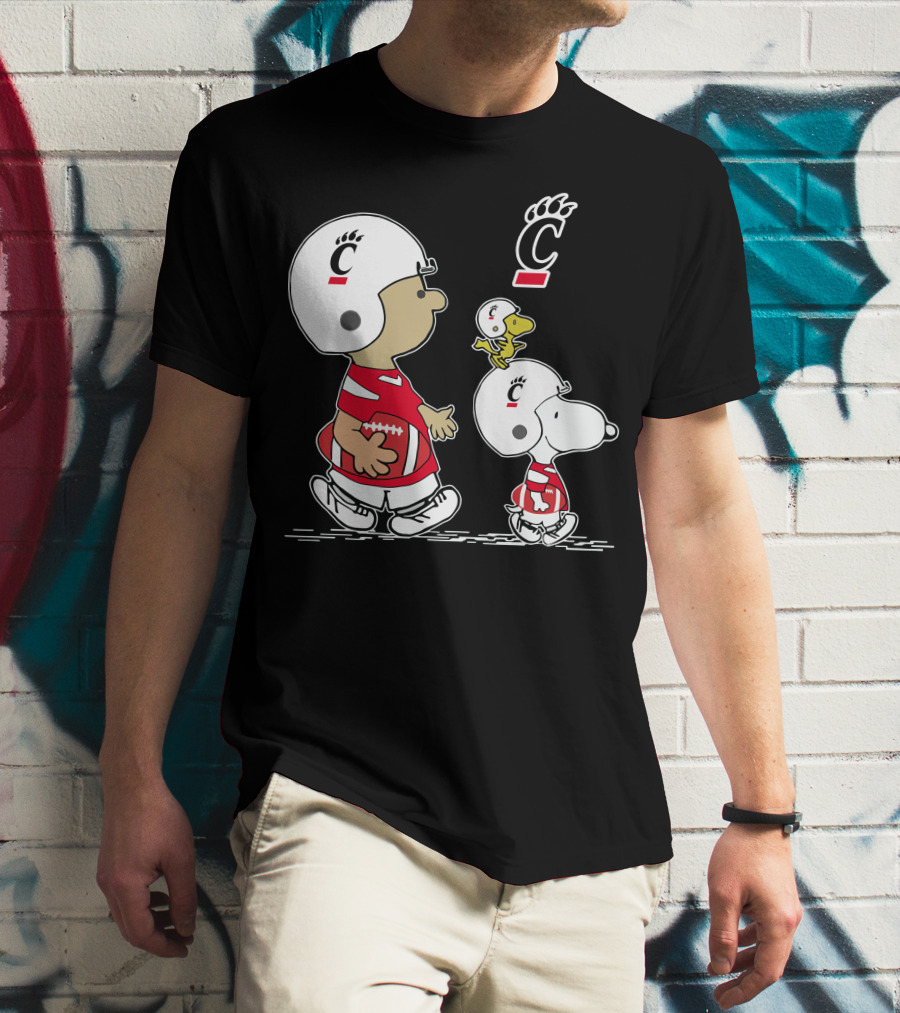 Cincinnati Bearcats Peanuts Characters Football Helmets And Jerseys T-Shirt