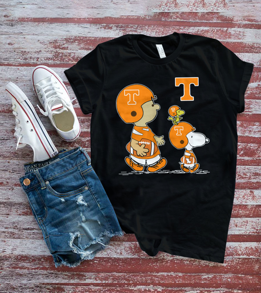 Tennessee Volunteers Snoopy Football Peanuts Woodstock Helmets T-Shirt