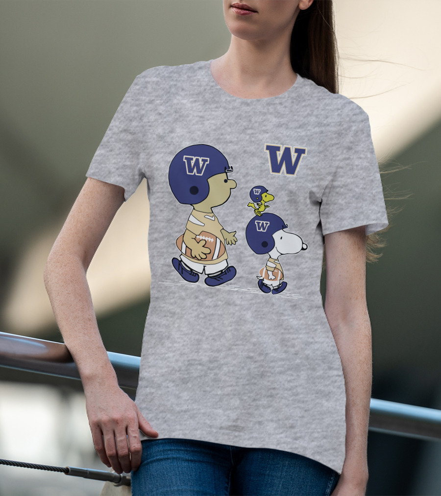 Washington Huskies Peanuts Snoopy Football Team T-Shirt