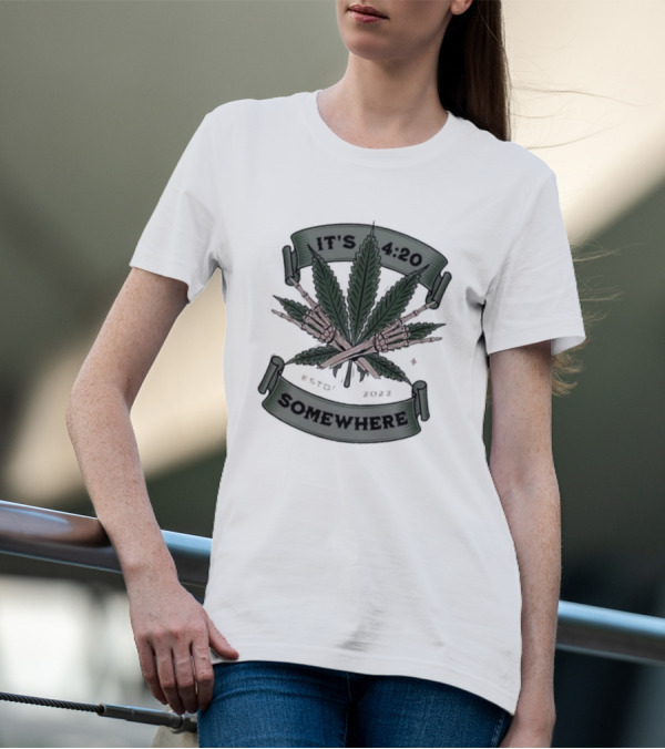 IT'S 4:20 SOMEWHERE WEED LEAVES CROSSED JOINTS T-Shirt