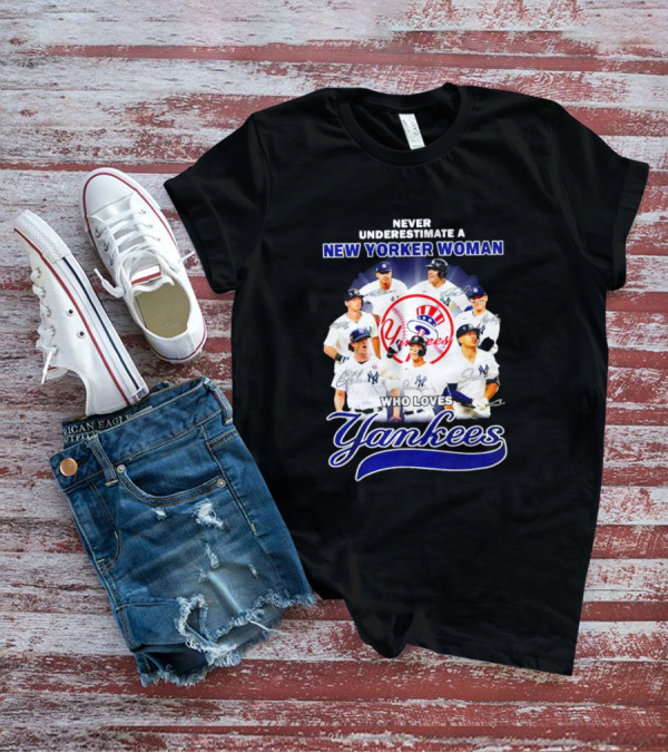 Never Underestimate A New Yorker Woman Who Loves Yankees Yankees Team Signatures T-Shirt