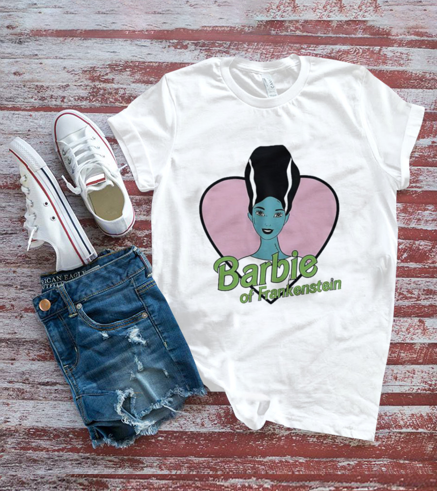Barbie Of Frankenstein With Heart Background T-Shirt
