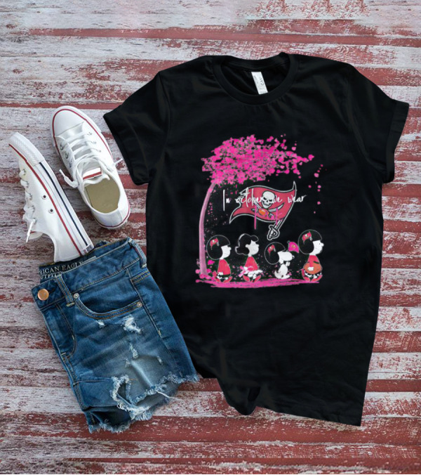 Tampa Bay Buccaneers Peanuts Characters In October We Wear Pink Breast Cancer Awareness T-Shirt