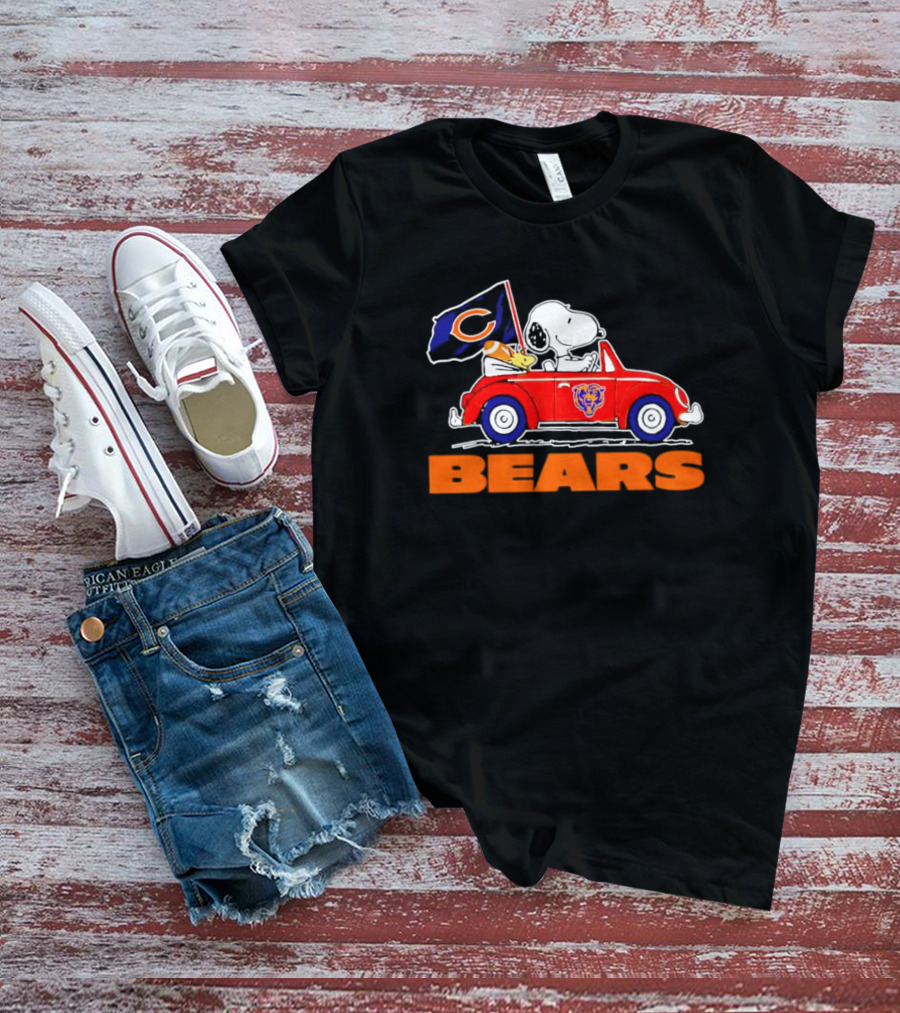 Chicago Bears Snoopy And Woodstock Driving Car With Flag T-Shirt