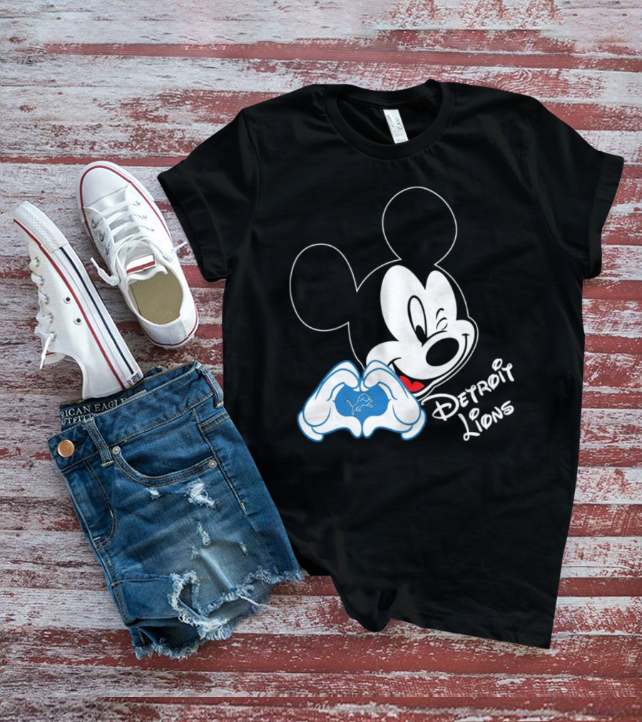 Mickey Detroit Lions Love Heart Gesture T-Shirt
