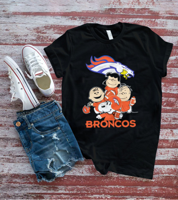Peanuts Snoopy Denver Broncos Charlie Brown Lucy Linus T-Shirt
