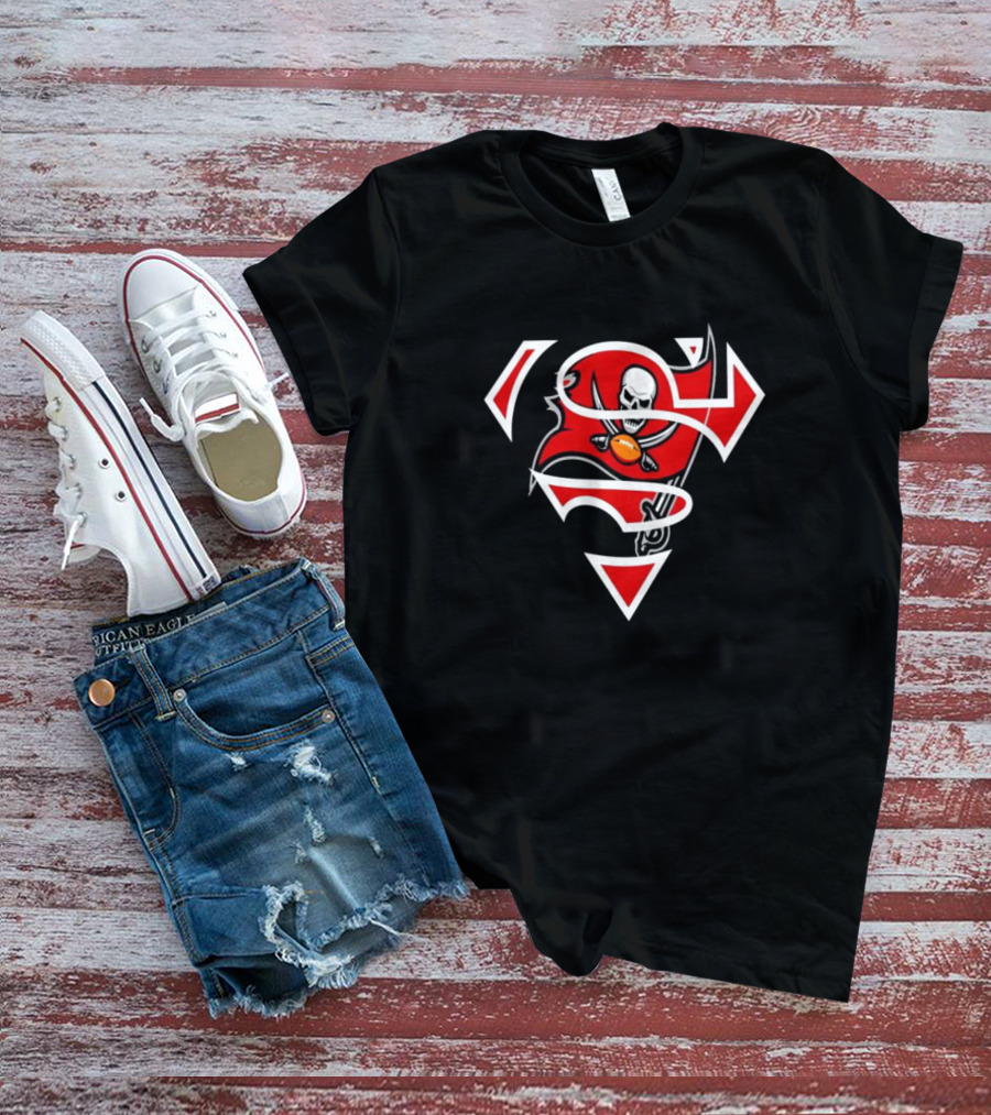 Tampa Bay Buccaneers Super Hero Skull Emblem T-Shirt