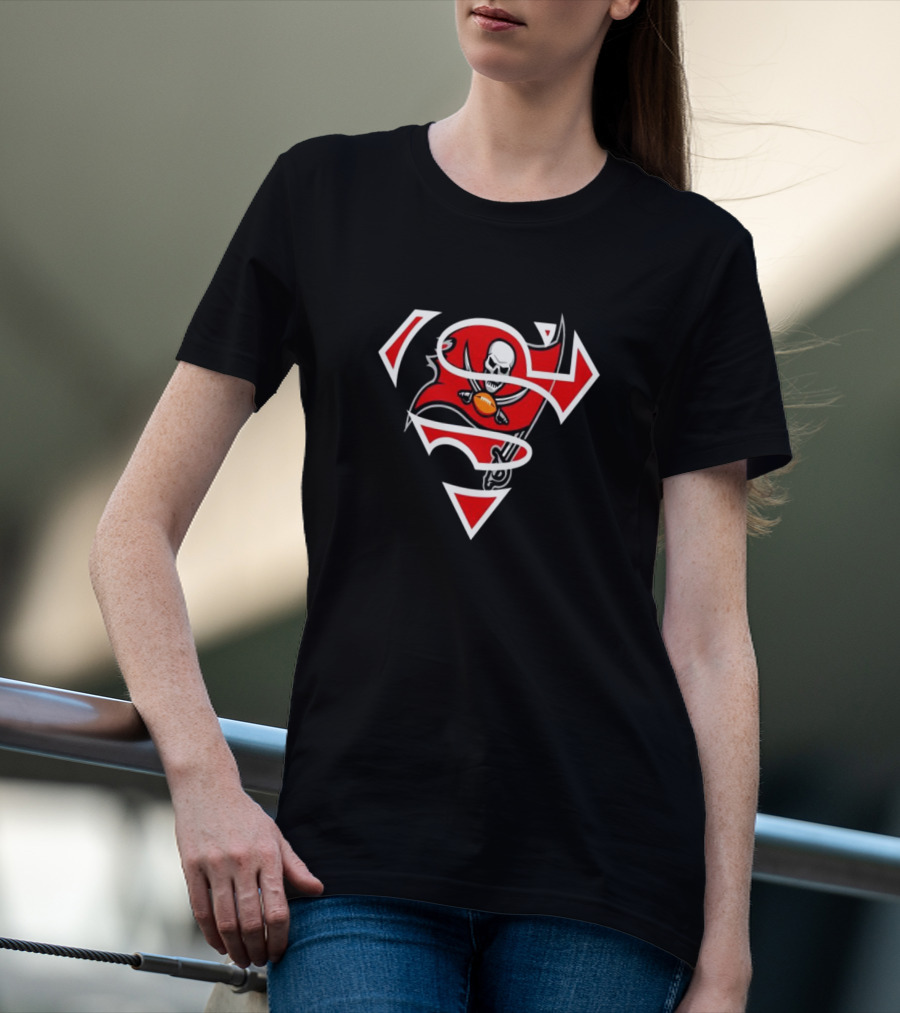Tampa Bay Buccaneers Super Hero Skull Emblem T-Shirt