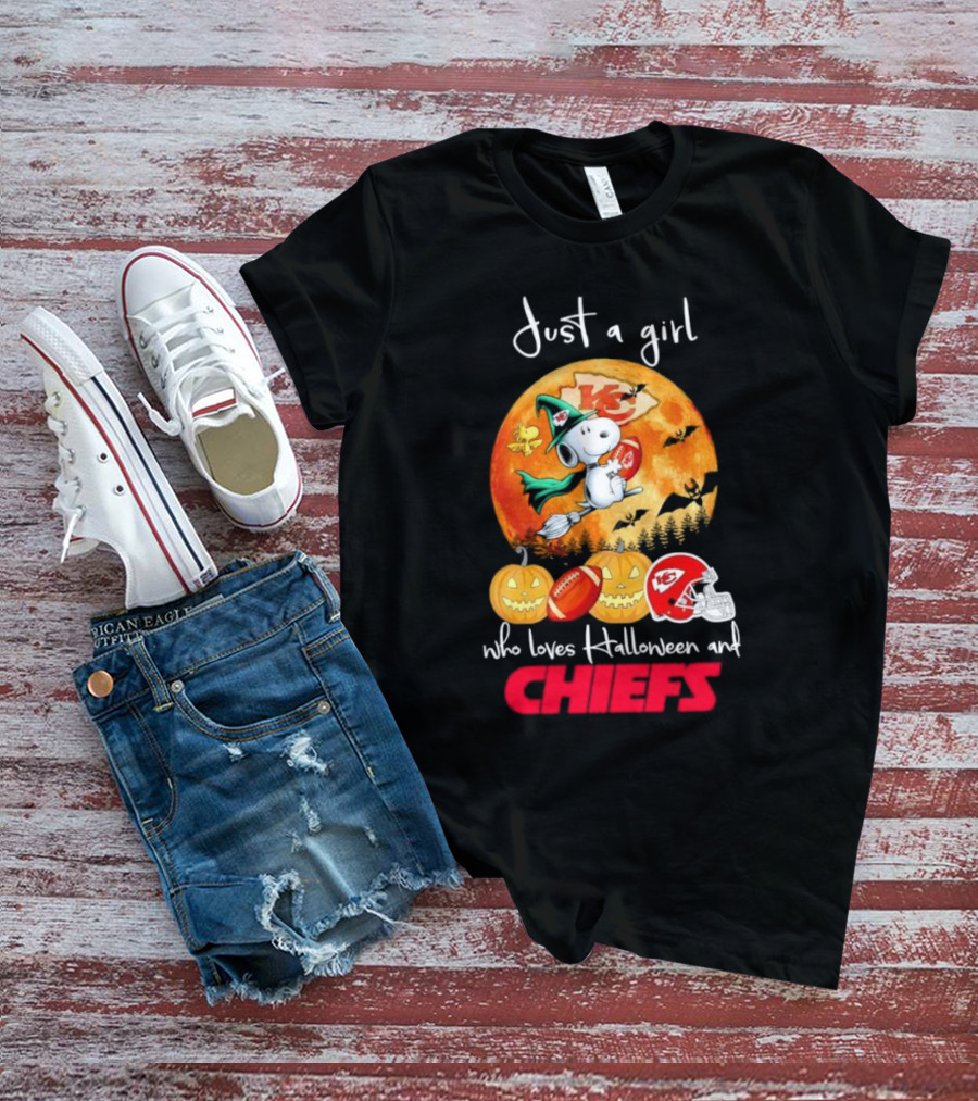 Just A Girl Who Loves Halloween And Chiefs Snoopy Witch T-Shirt