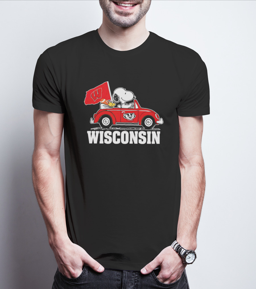 Snoopy And Woodstock In Red Car With Wisconsin Flag And Wisconsin Badgers T-Shirt