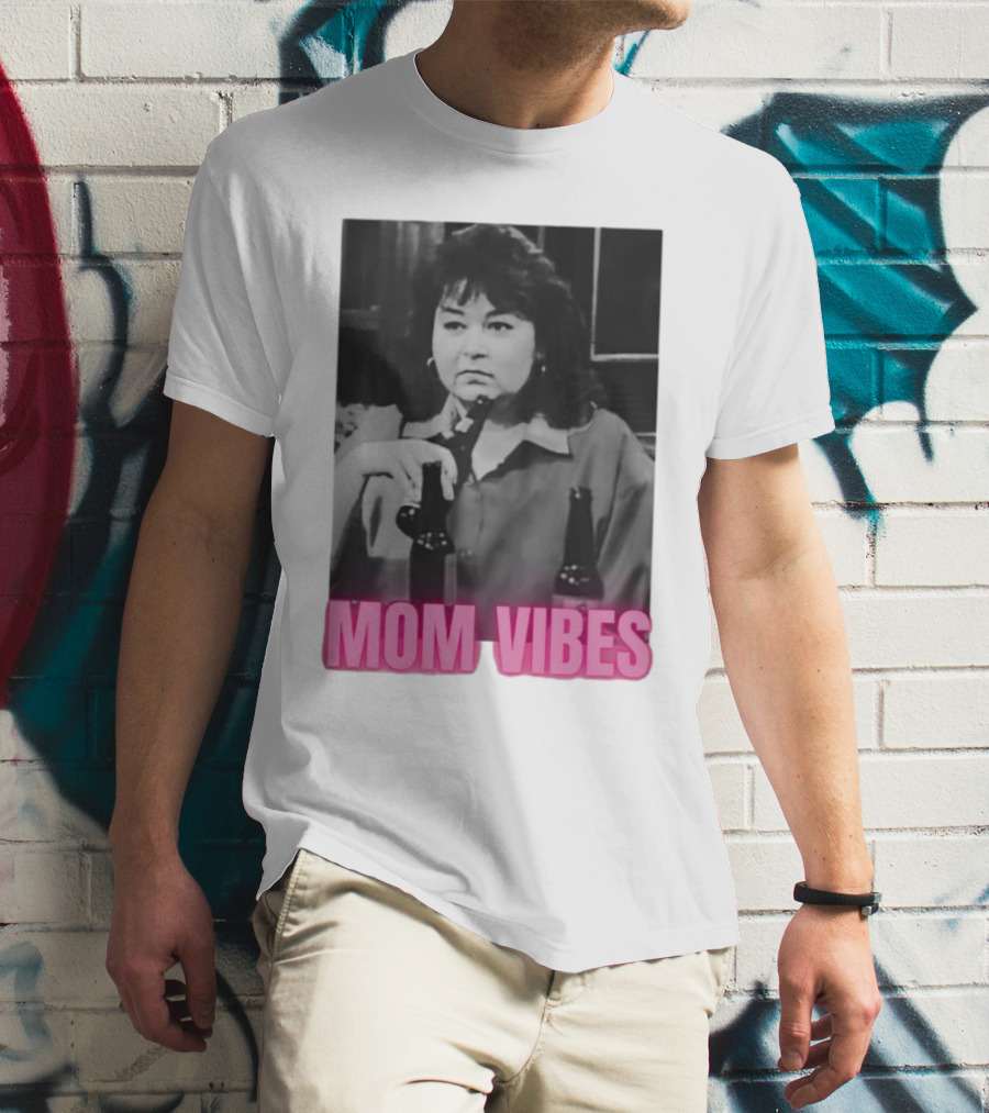 Mom Vibes Retro Style Black And White Image T-Shirt