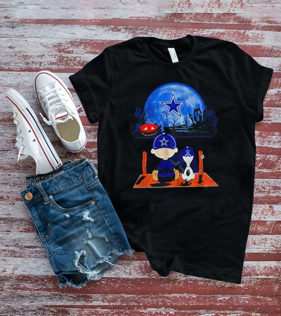 Charlie Brown And Snoopy Dallas Cowboys Halloween Under Blue Moon With Pumpkin T-Shirt
