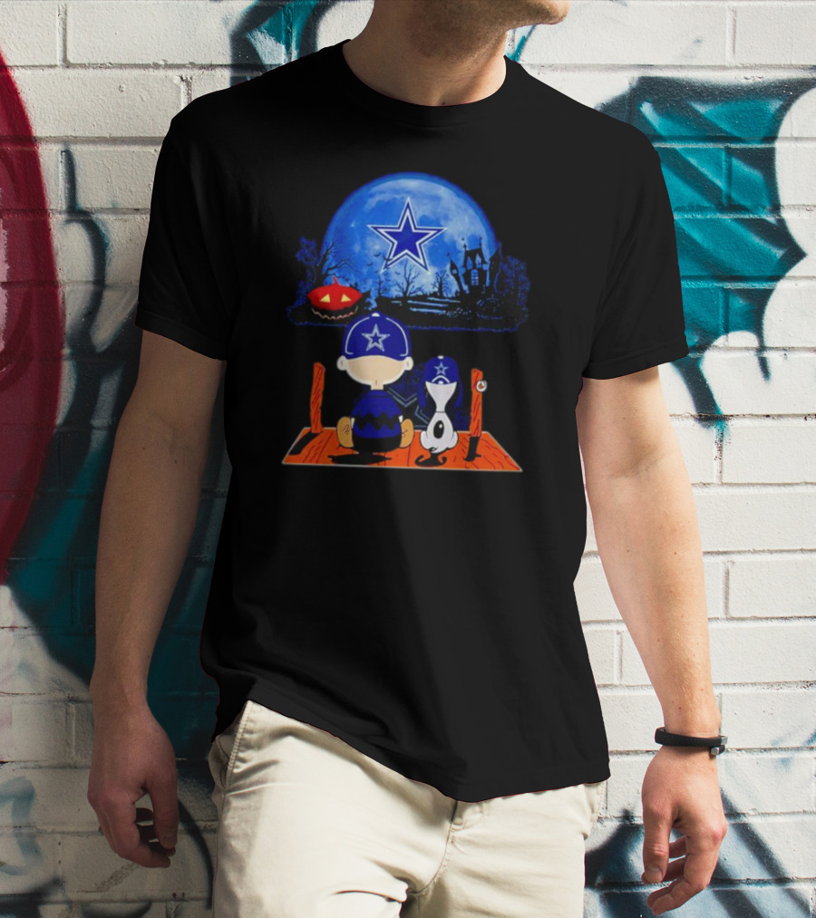 Charlie Brown And Snoopy Dallas Cowboys Halloween Under Blue Moon With Pumpkin T-Shirt