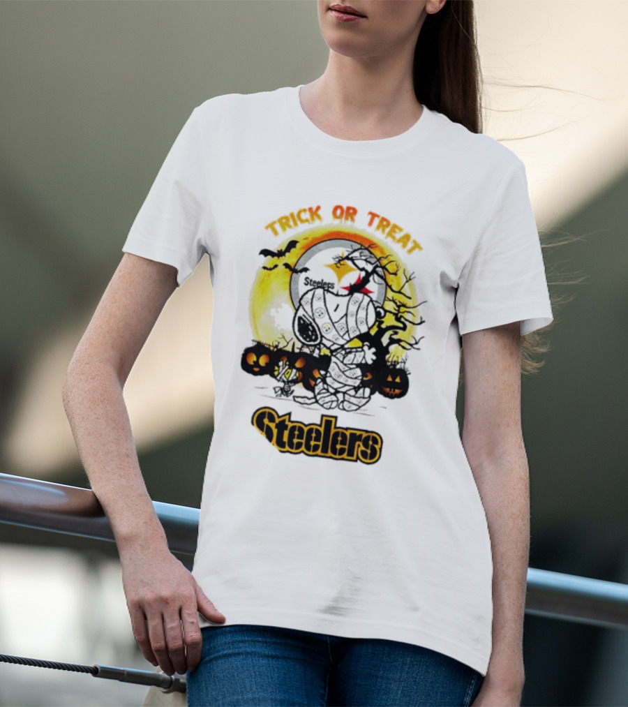 Pittsburgh Steelers Mummy Snoopy Trick Or Treat Halloween Scene T-Shirt