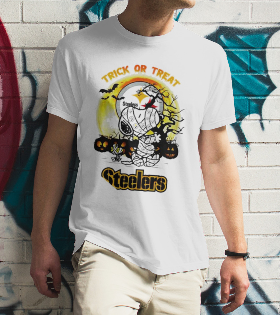 Pittsburgh Steelers Mummy Snoopy Trick Or Treat Halloween Scene T-Shirt