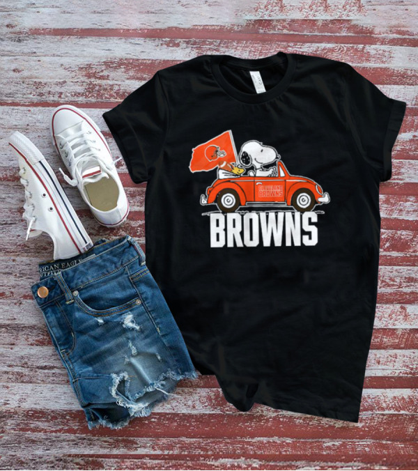 Cleveland Browns Snoopy Woodstock Driving Car With Flag T-Shirt