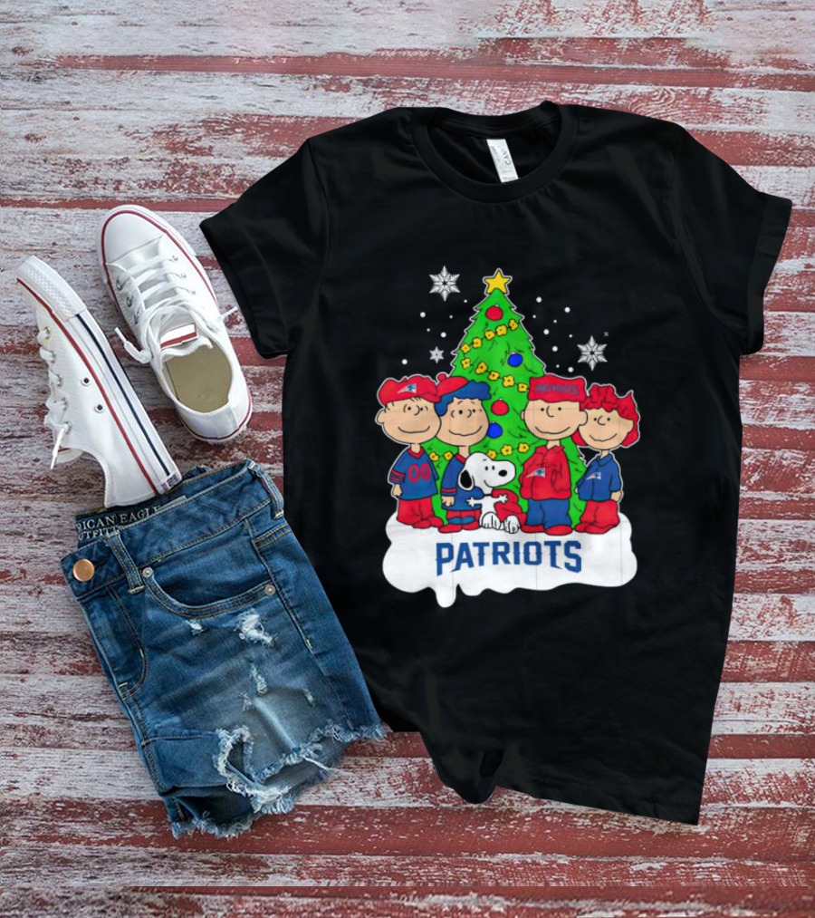 The Peanuts Characters Christmas With New England Patriots Tree And Snoopy T-Shirt