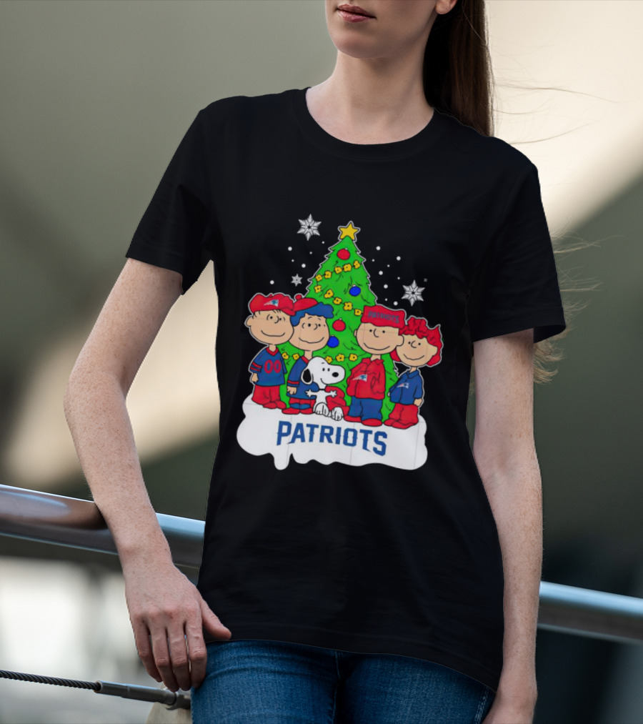 The Peanuts Characters Christmas With New England Patriots Tree And Snoopy T-Shirt