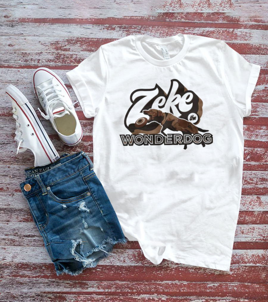 Zeke The Wonderdog Playing Frisbee T-Shirt