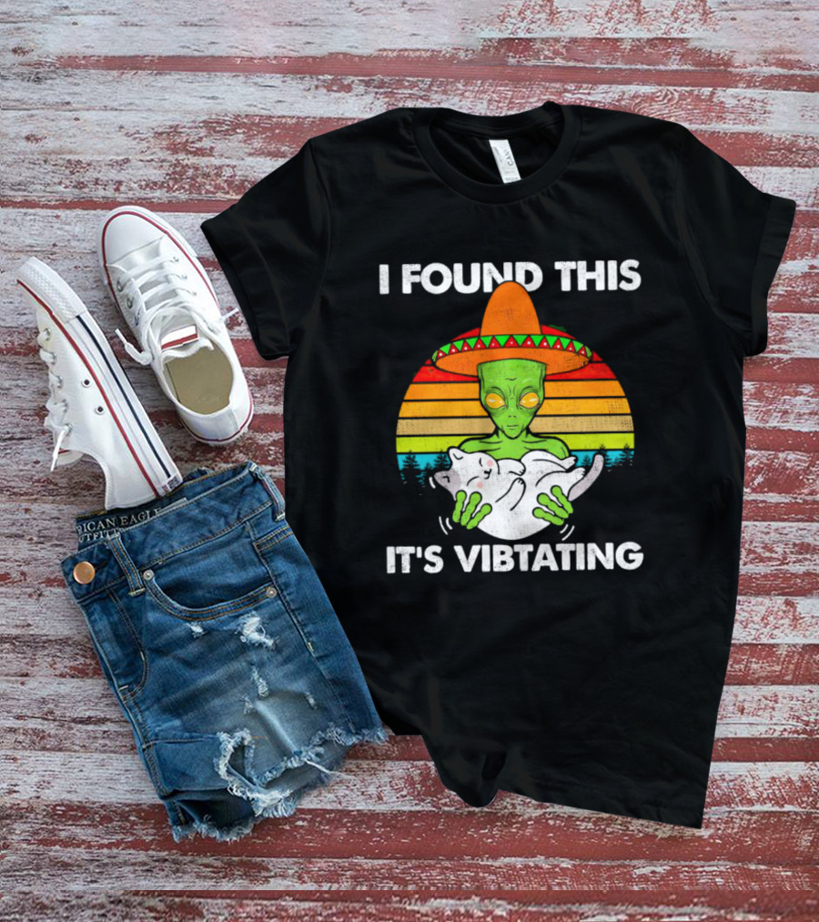 I Found This It's Vibrating Alien Cat Vintage Retro Sunset Sombrero T-Shirt