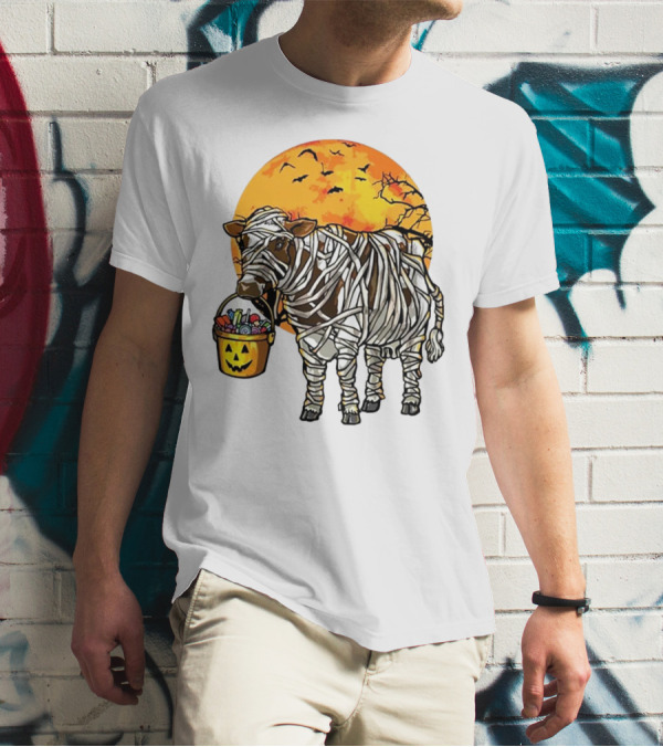 Mummified Cow Trick-or-Treating Under Full Halloween Moon T-Shirt