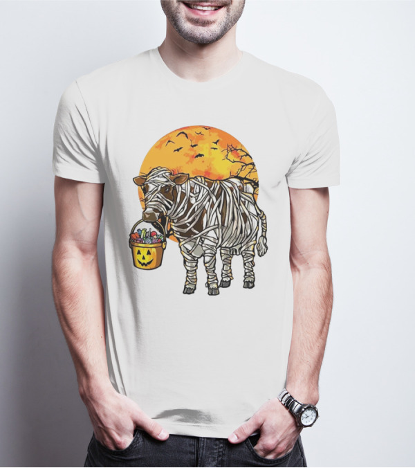 Mummified Cow Trick-or-Treating Under Full Halloween Moon T-Shirt