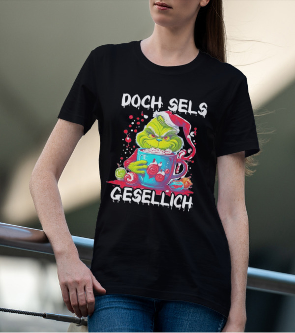 Doch Sels Gesellich Grinch With Santa Hat And Holiday Mug T-Shirt