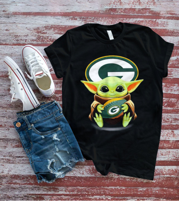 Baby Yoda Green Bay Packers Football Hug T-Shirt