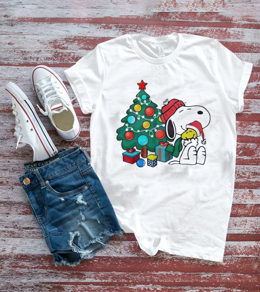 Snoopy Woodstock Christmas Tree Hug Gifts T-Shirt