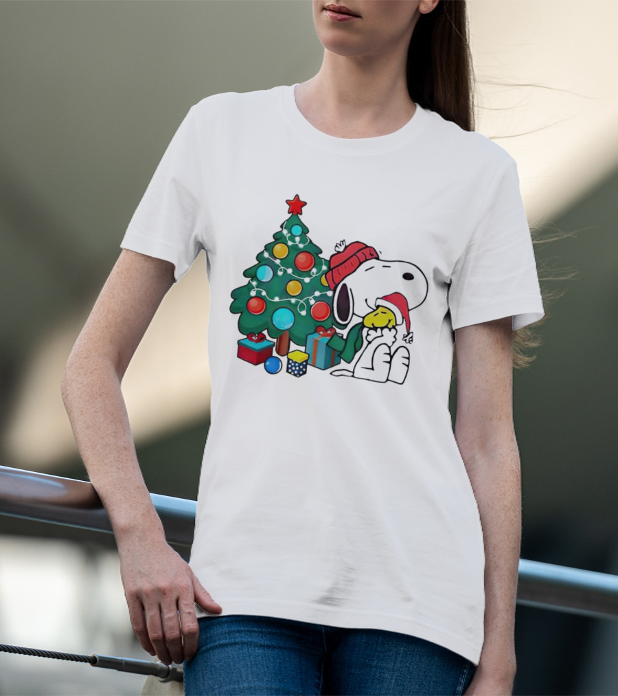 Snoopy Woodstock Christmas Tree Hug Gifts T-Shirt