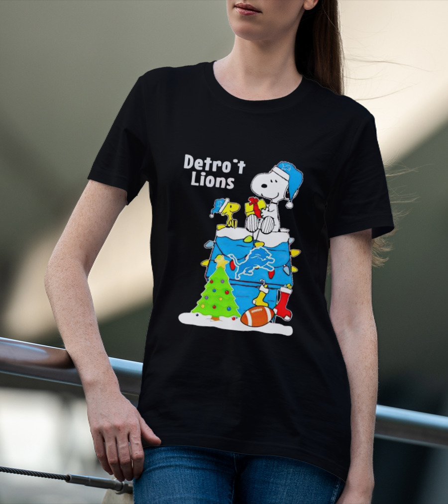 Snoopy And Woodstock Detroit Lions Christmas Igloo With Football And Tree T-Shirt