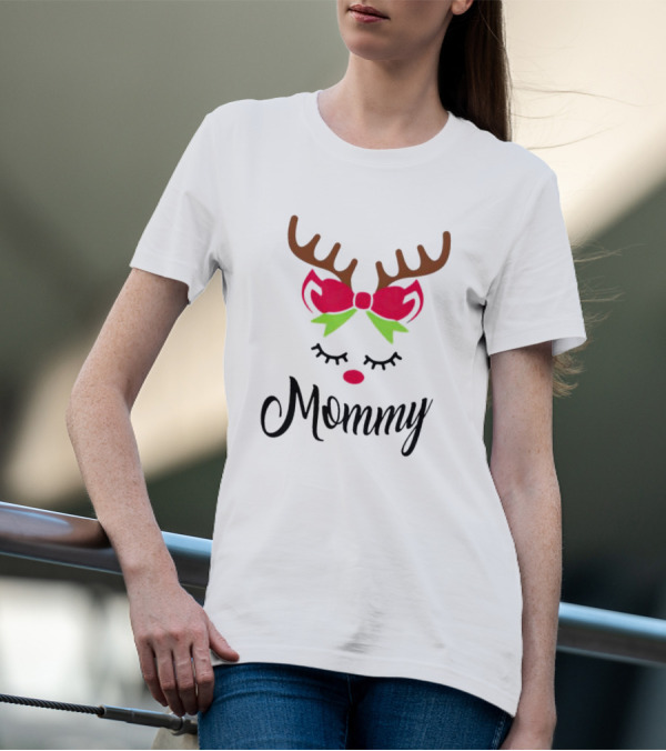 Mommy Reindeer Antlers Christmas Bow T-Shirt