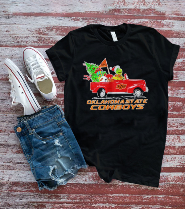 Oklahoma State Cowboys Christmas Grinch And Dog Driving Red OSU Car With Tree And Presents T-Shirt