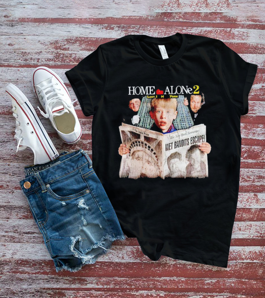 HOME ALONE 2 LOST IN NEW YORK WET BANDITS ESCAPE NEW YORK NEWSPAPER T-Shirt