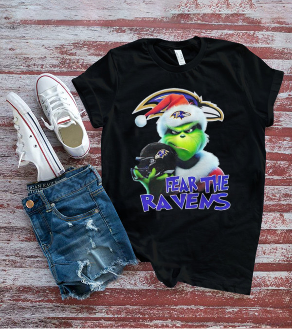 Grinch Wearing Santa Hat Holding Baltimore Ravens Helmet Fear The Ravens T-Shirt