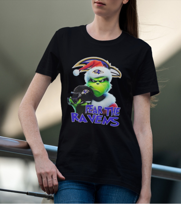 Grinch Wearing Santa Hat Holding Baltimore Ravens Helmet Fear The Ravens T-Shirt