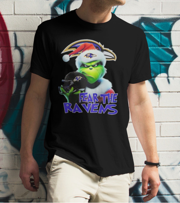 Grinch Wearing Santa Hat Holding Baltimore Ravens Helmet Fear The Ravens T-Shirt