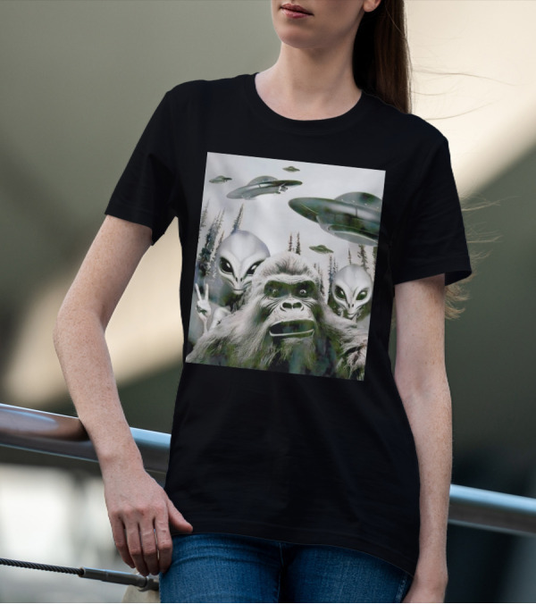 Bigfoot Aliens Selfie UFO Forest Adventure T-Shirt