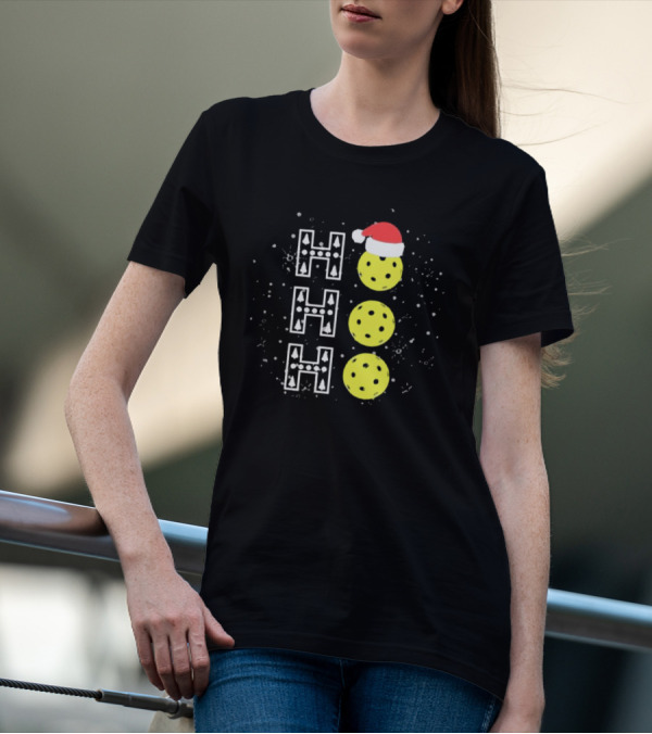 Santa Pickleball Hohoho Christmas Pickleballs With Santa Hat Snowy Holiday Fun T-Shirt