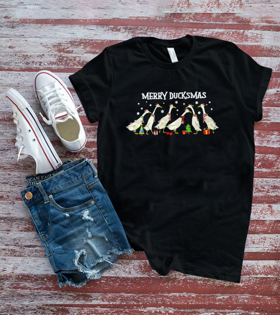 Merry Ducksmas Christmas Ducks With Holiday Hats And Gifts T-Shirt