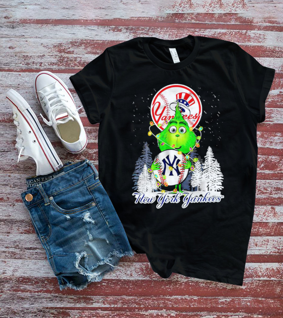 New York Yankees Grinch Christmas Hug With Baseball And Trees T-Shirt