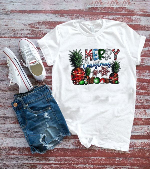 Merry Christmas Pineapple Lights With Snowflakes And Festive Fruits T-Shirt